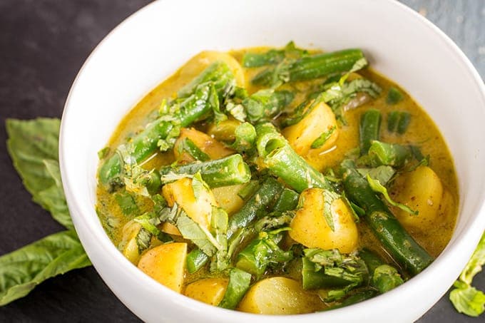 Potato and green bean curry stew